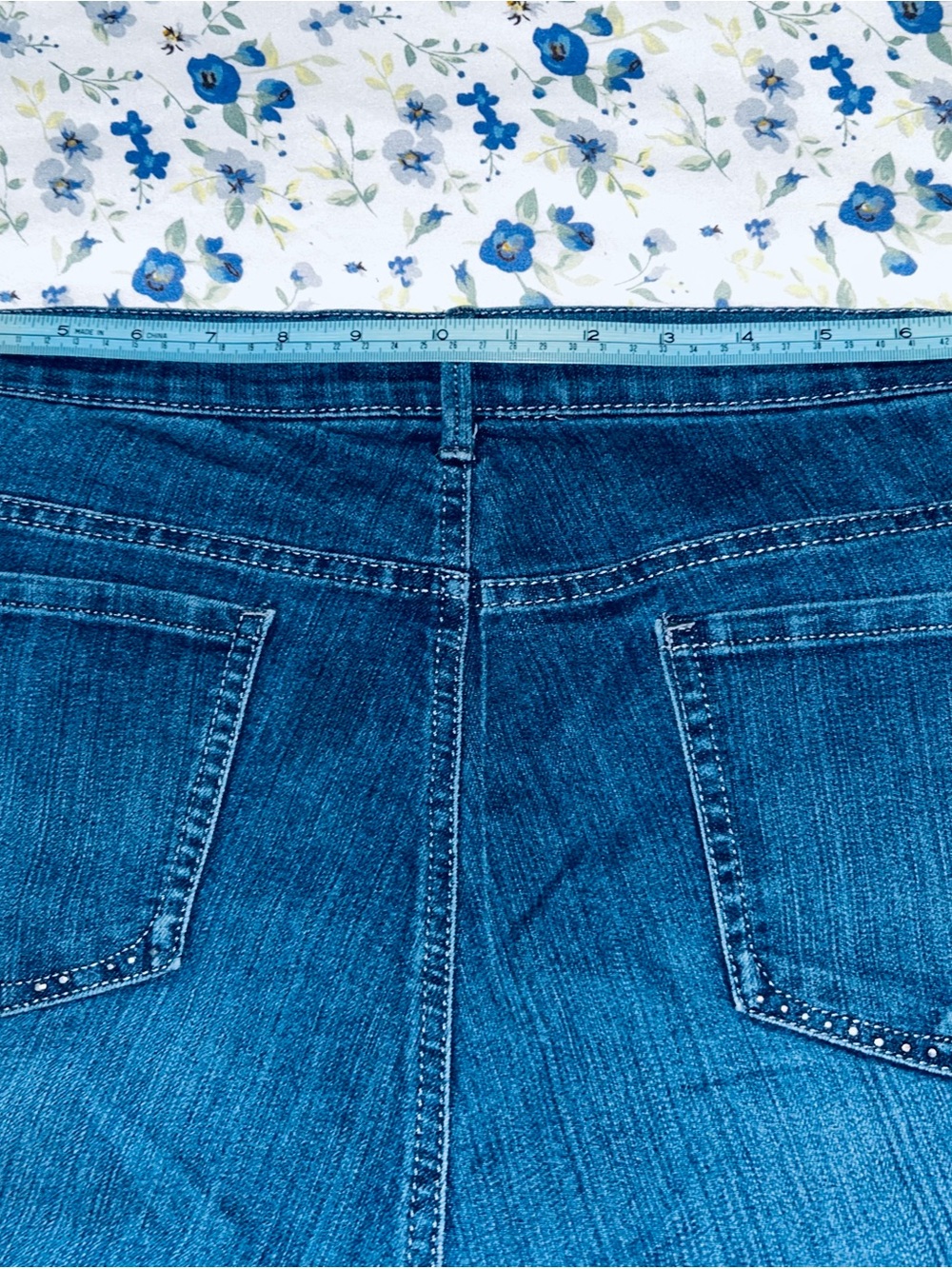 Jeans 22W Gloria Vanderbilt Dark Blue High-Rise Jeans with Studded Back Pockets - Picture 6 of 9